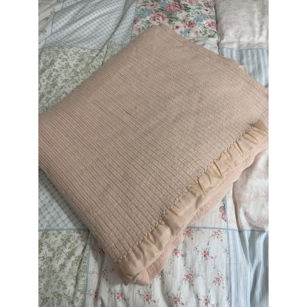 Vintage Weave Thermal Blanket Light Pink Satin Bound Edge Acrylic 74
